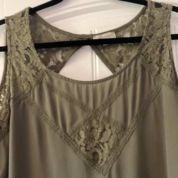 Smart Set sleeveless blouse. - Picture 4 of 5